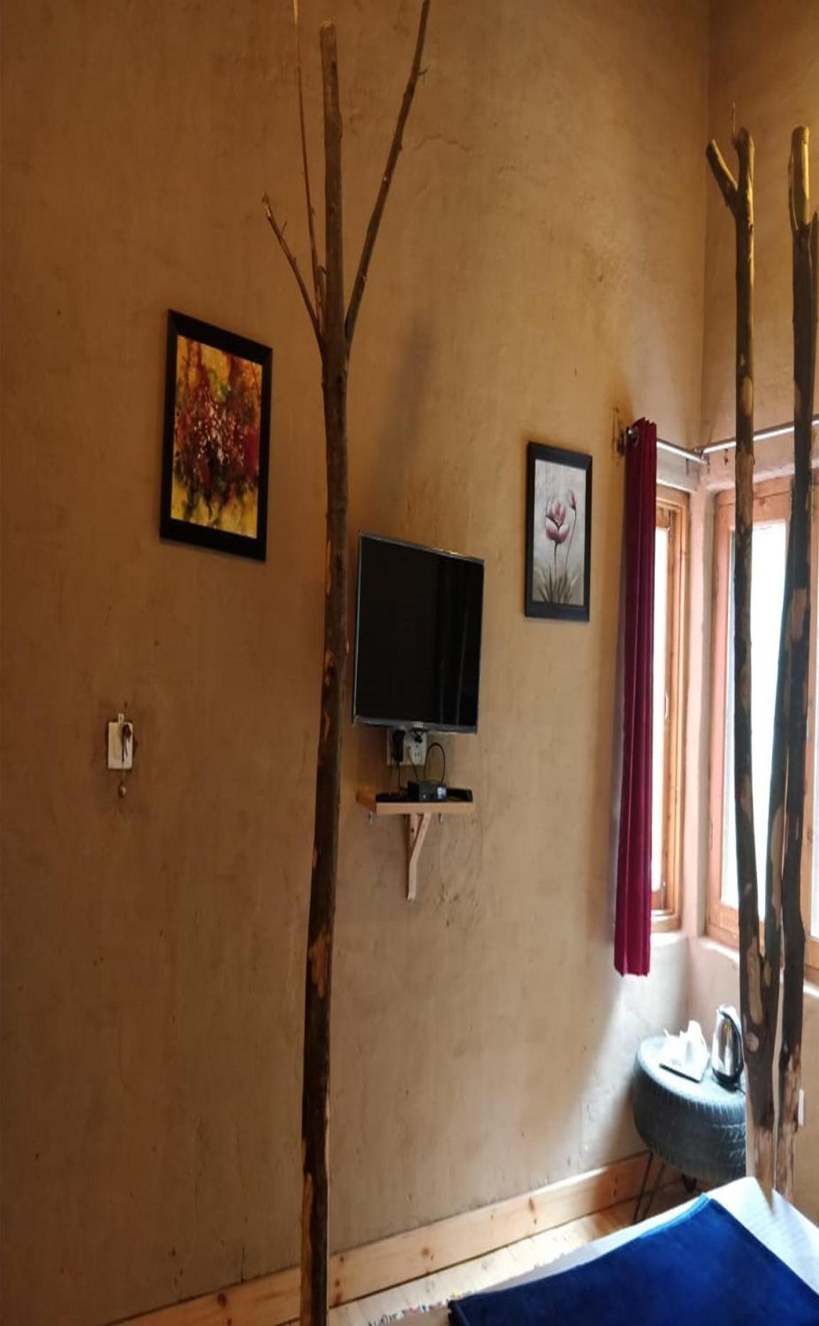 Offbeat Abodes - Tirthan Valley Banjar ภายนอก รูปภาพ